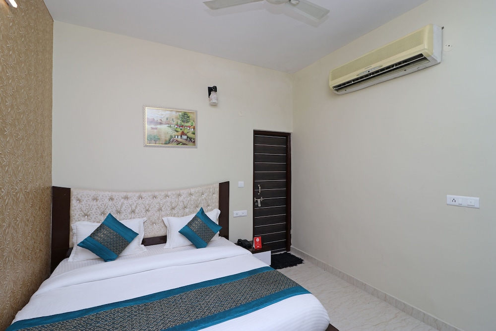 OYO 10223 Hotel Clouds 21