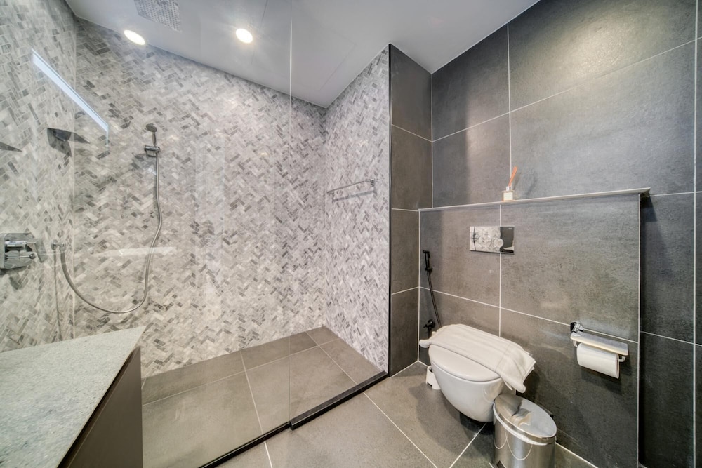 JBR Gem Spacious 1BR Apt With Balcony