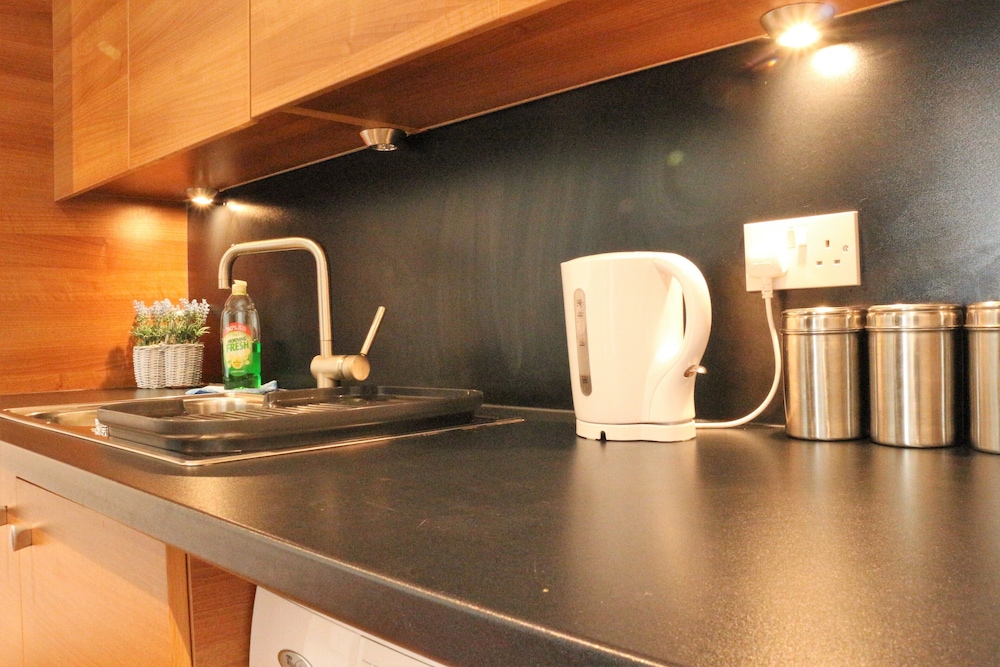 55 St James Walk view 5