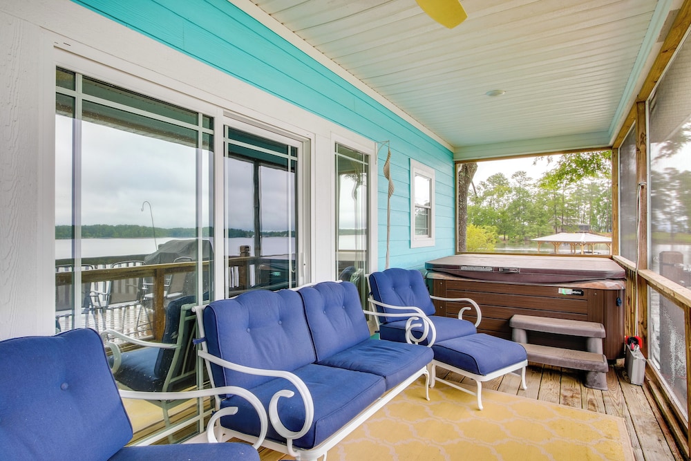 Lakefront Home w/ Hot Tub & Dock in Cross Hill!