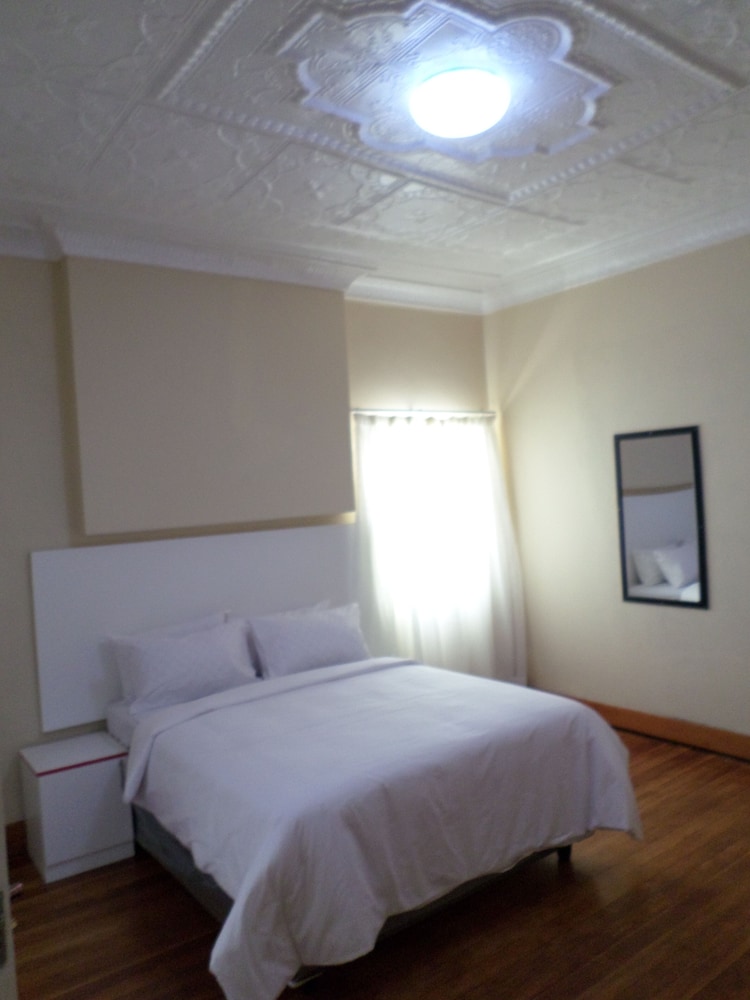 Johannesburg Vacations - DJ Guest Lodge - Property Image 16