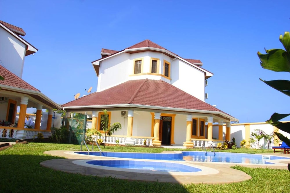 Greenfield Villa M-diani