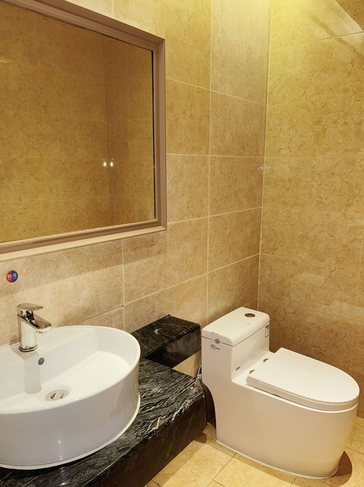 Trendy Romantic Hotel Guangzhou Panyu Qiaonan Aoyuan Plaza Branch - Free Deliver Service to Canton Fair Complex During Canton Fair Period