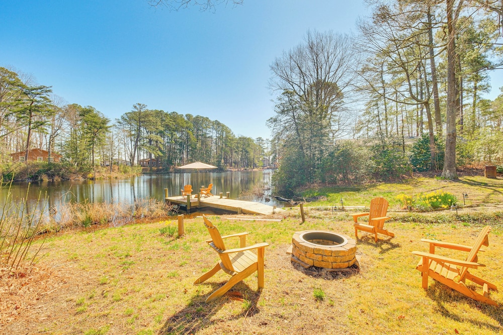 Dock, Sunrooms & Fire Pits: Deltaville Home!