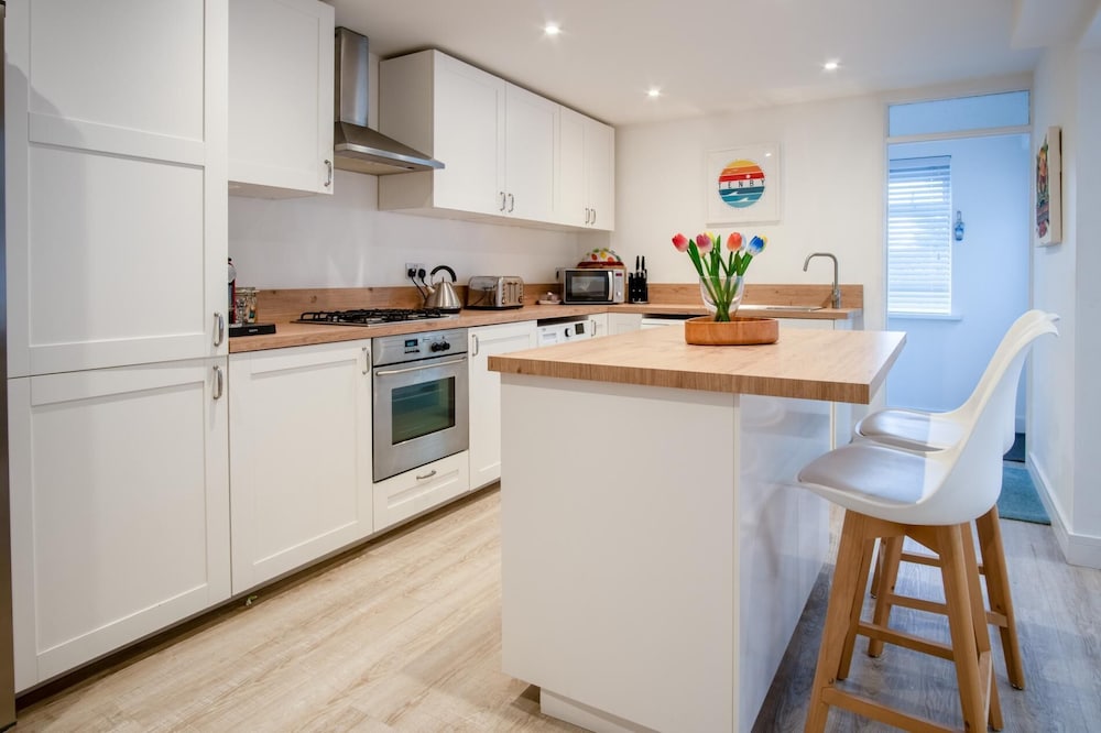 Taliesin - 5 Bedroom Holiday Home - Tenby