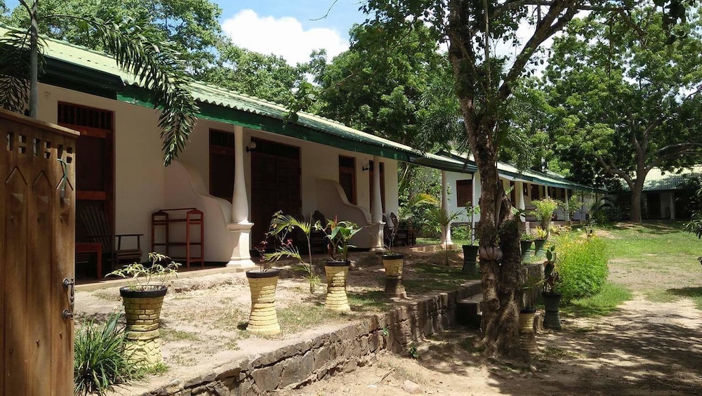 rocky villa towerist geust house