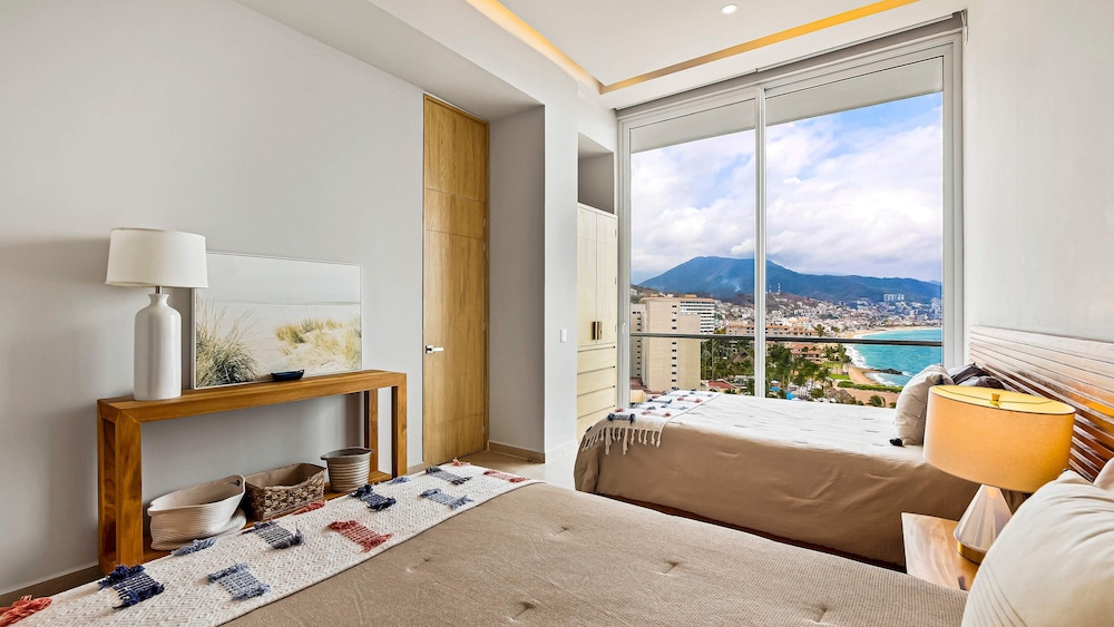 Panoramic Hot Tub Oceanview Penthouse