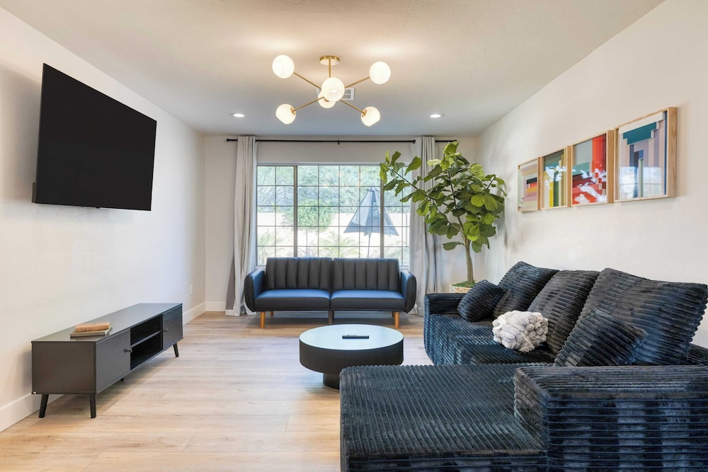Sol Vista Private Oasis w/ Pool, Putting Green, and Prime Location