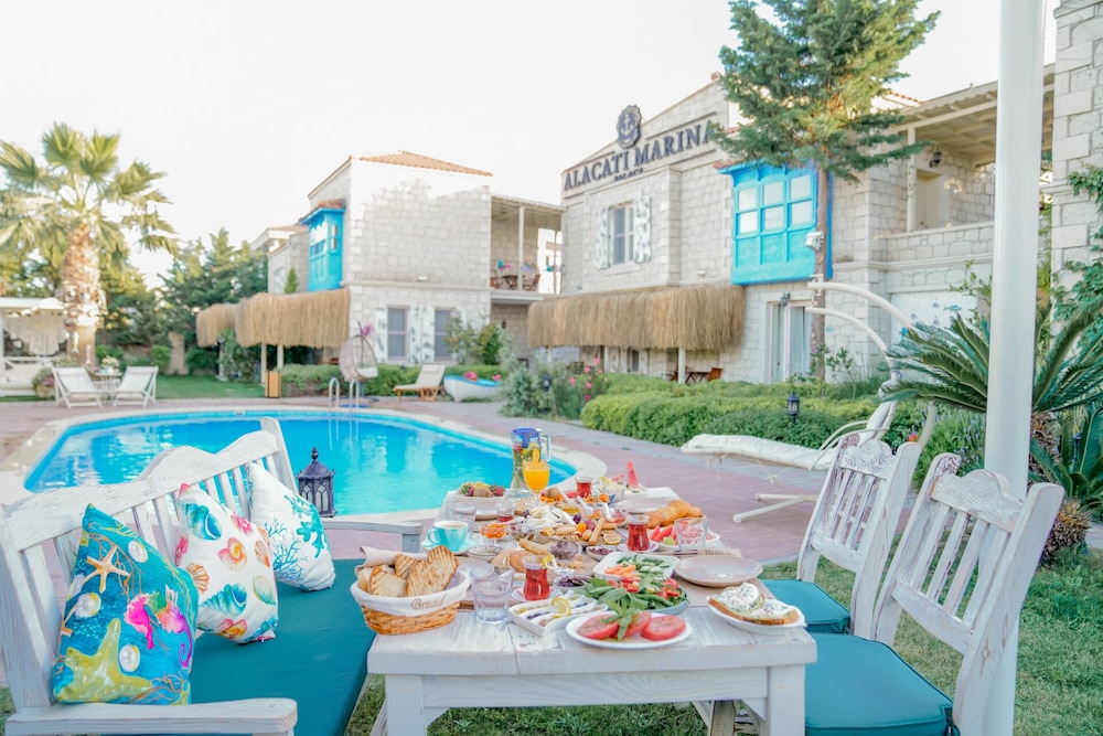 Alacati Marina Palace Otel - Image 30