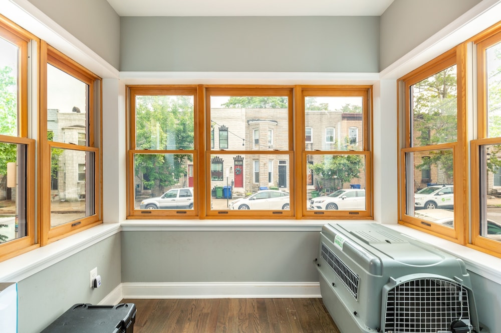Historic Rowe House 2br 2.5ba Cityscape View 2 Bedroom Home by RedAwning view 5
