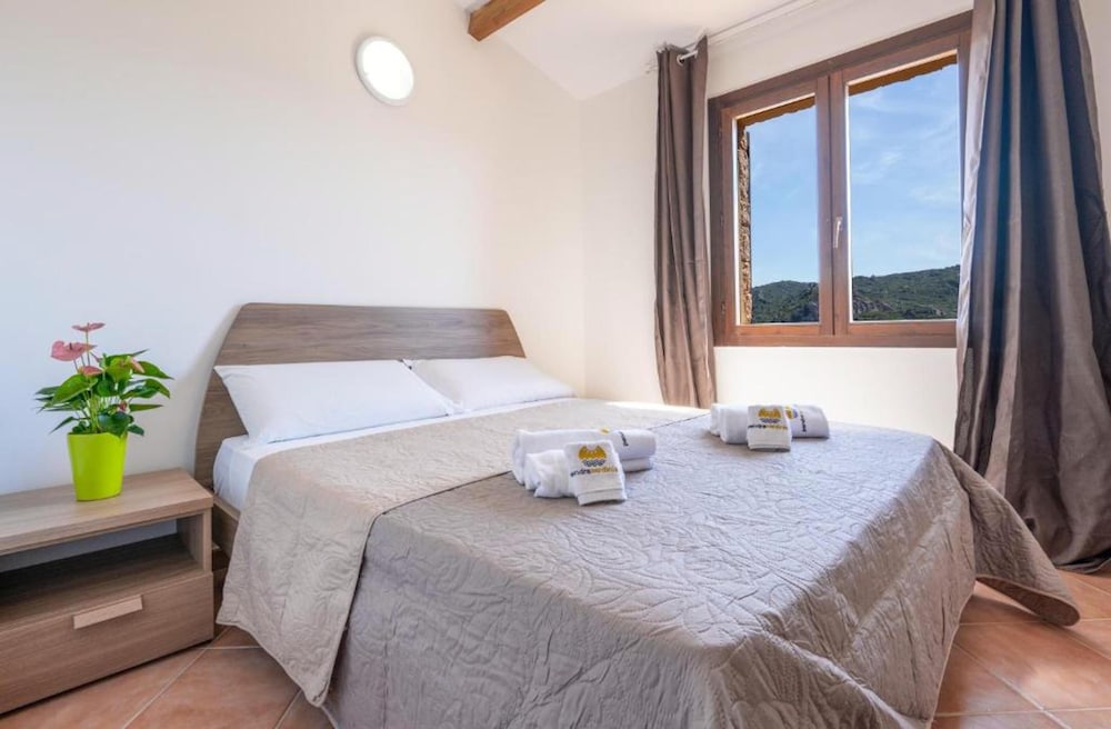 Apartments with common swimming pool in Costa Paradiso photo 2