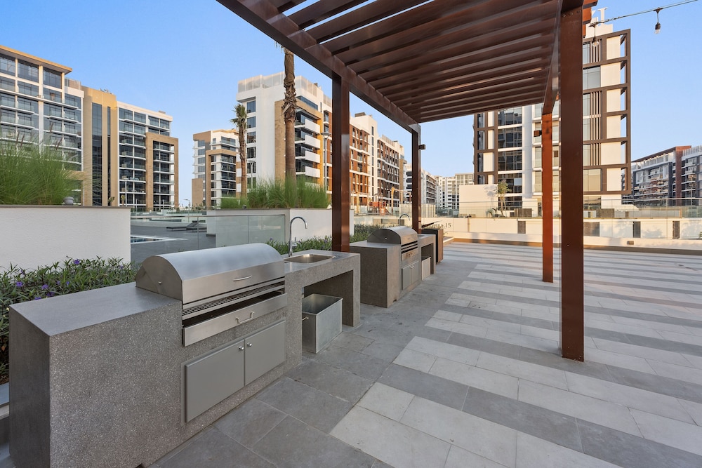WelHome - Your Dubai Getaway: Cozy Studio at Azizi Rivera 4