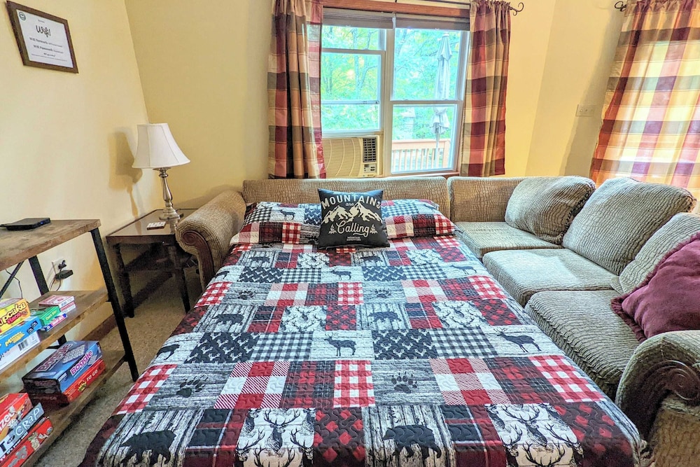 The Bear Foot Lodge by Avantstay Game Room, Deck, Beach/lake Access