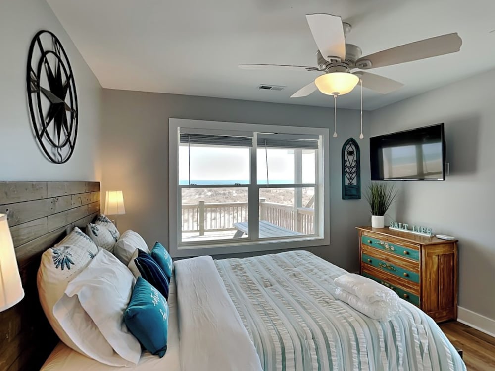 Sea Paradise Cottage by Topsail Realty