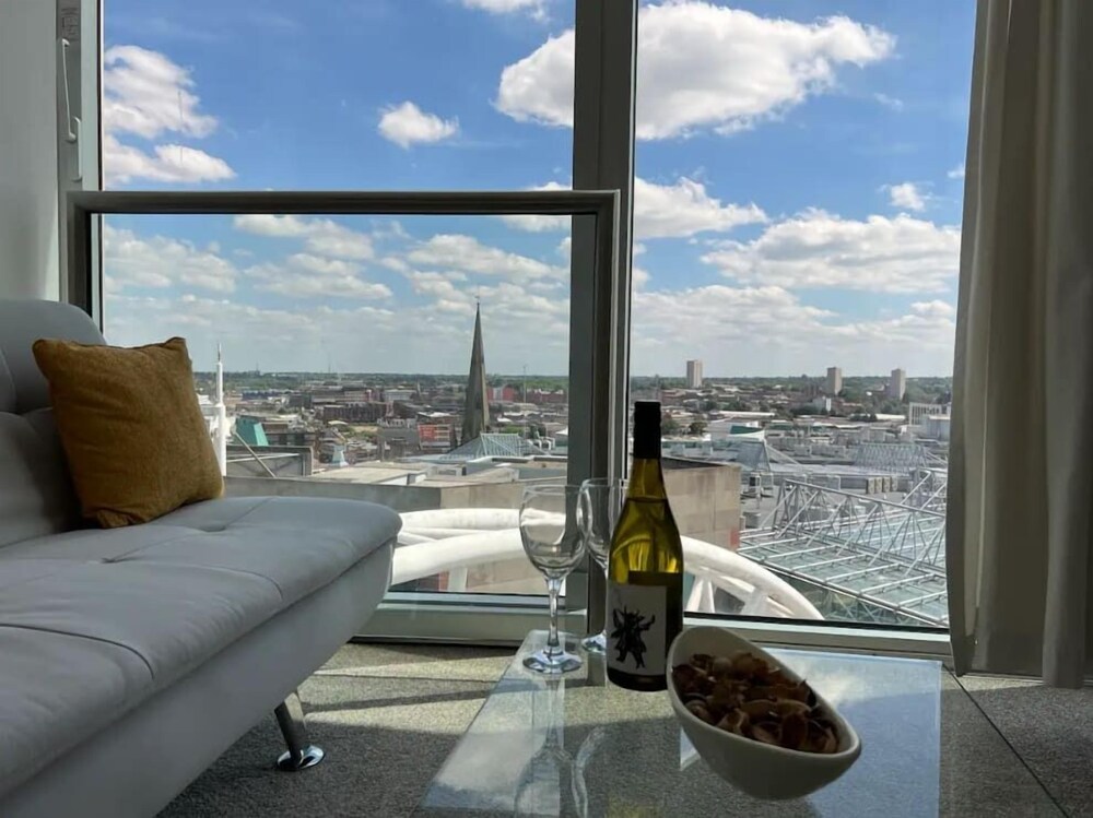 Chic Studio in Iconic Building Bham City Centre view 2