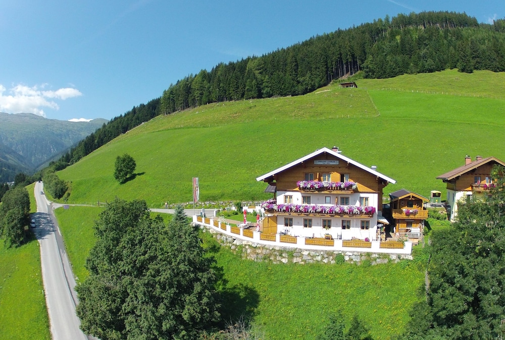 Hotel-Pension Lackenbauer