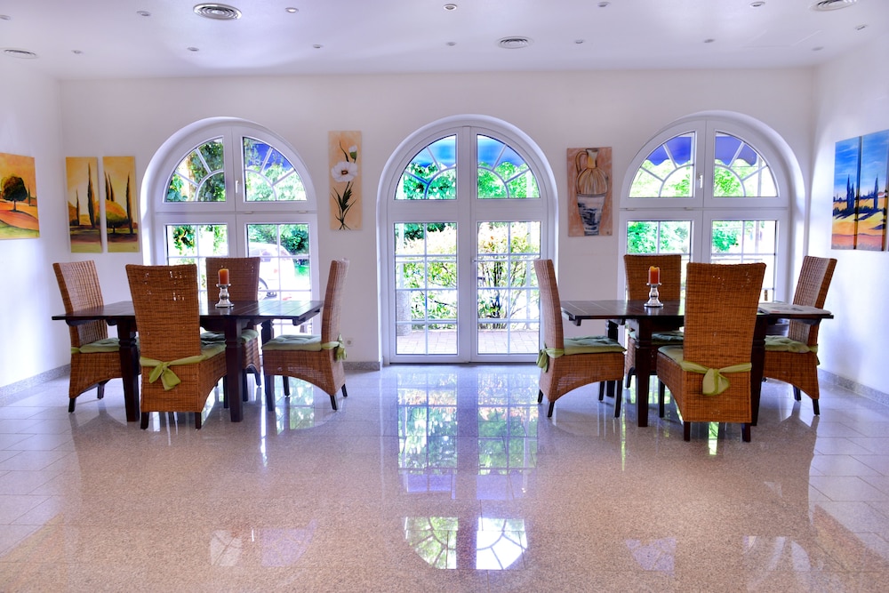 Alpha Hotel Garni - Property Image 32