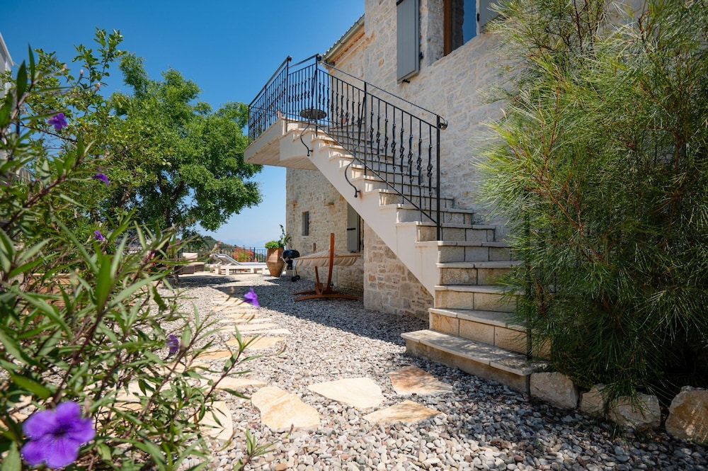 Bee Tree Villa in Corfu
