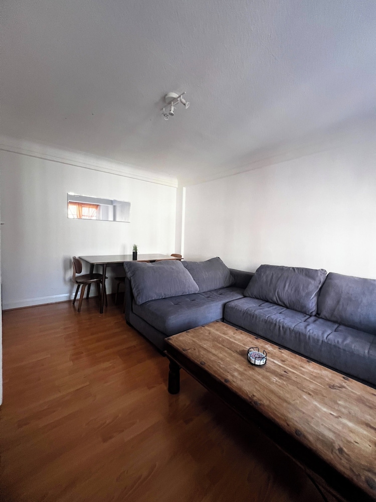 Marble Arch Chic Apartment With Air Conditioner