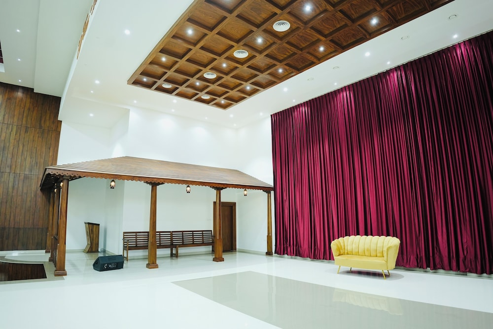 Shambhavi Hotel & Convention Centre