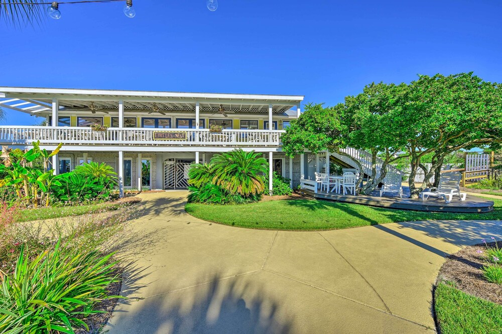 Harbor Island Condo With Deck - Steps to Beach!