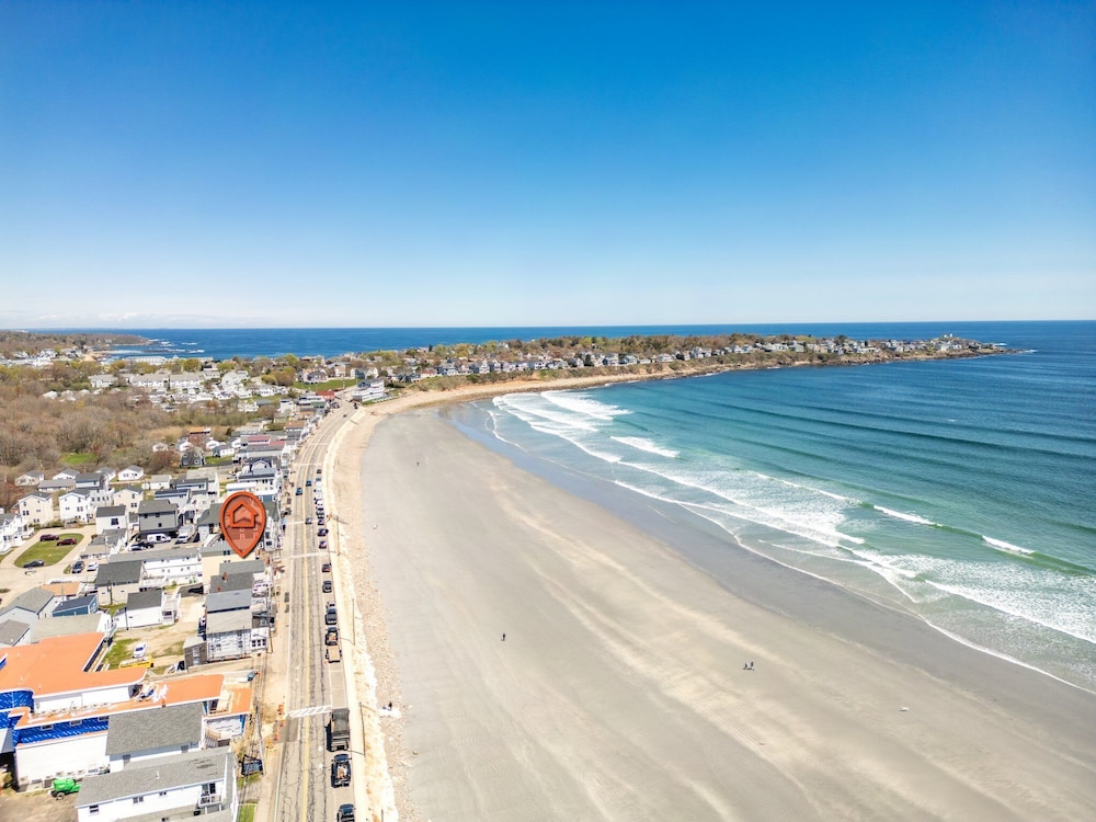 Beachfront Pet Friendly Sleeps 15 Bbq!