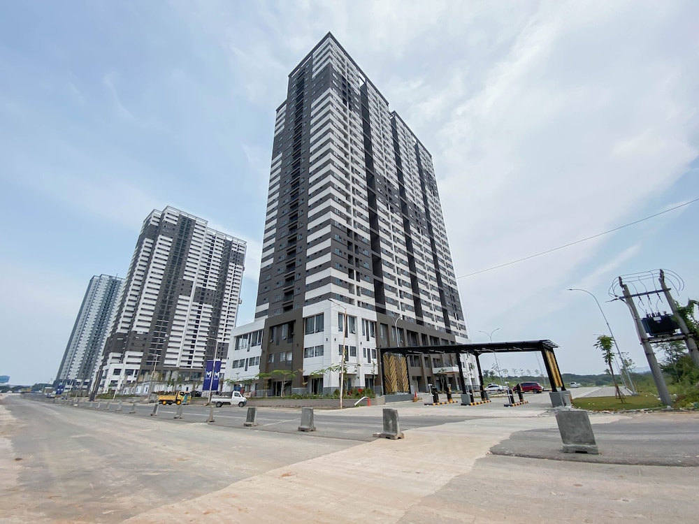 Warm Neutral 2Br At Meikarta Apartment