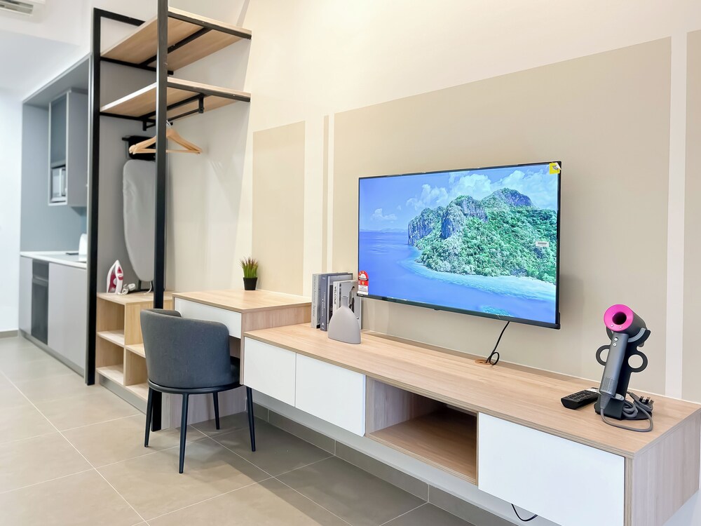 Mossaz by Manhattan Group