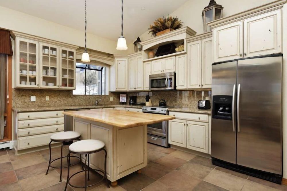 Snowmass Ski-in, Ski-out 3 Bedroom Condo view 5