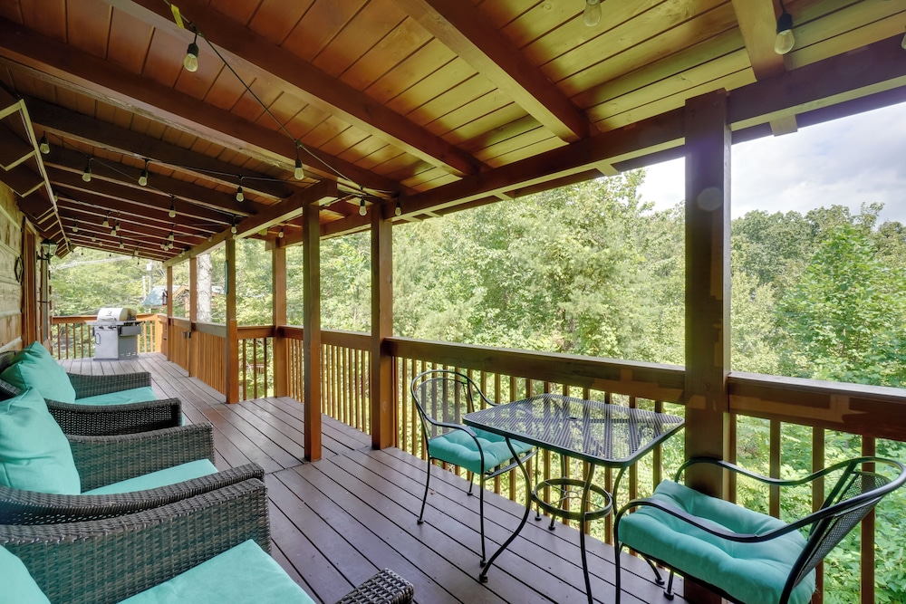 Hot Tub & Deck! 'bear Hugs Cabin' Near Gatlinburg