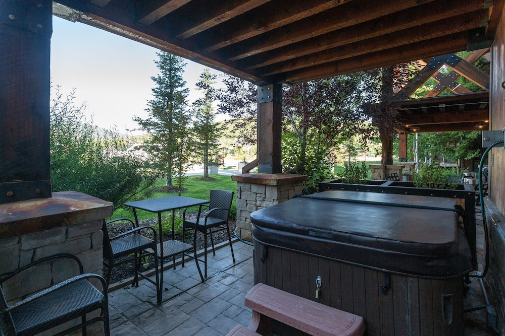 1 Bedroom Condo with Spa - Silver Baron Lodge 1 Condo