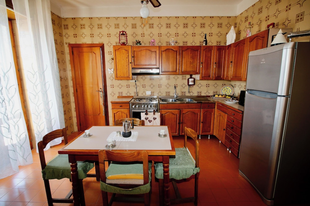 Sicilian Apt in Donnalucata-sleeps 4- 2 Min Beach