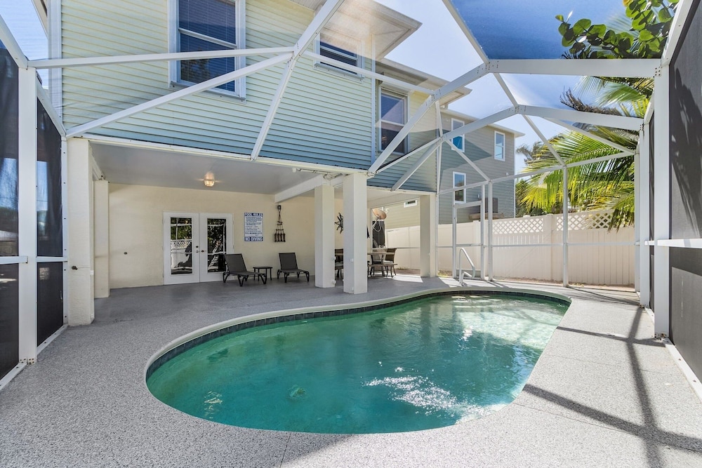 241 Miramar Waves: 3br W/ Heated Pool 3 Bedroom Home