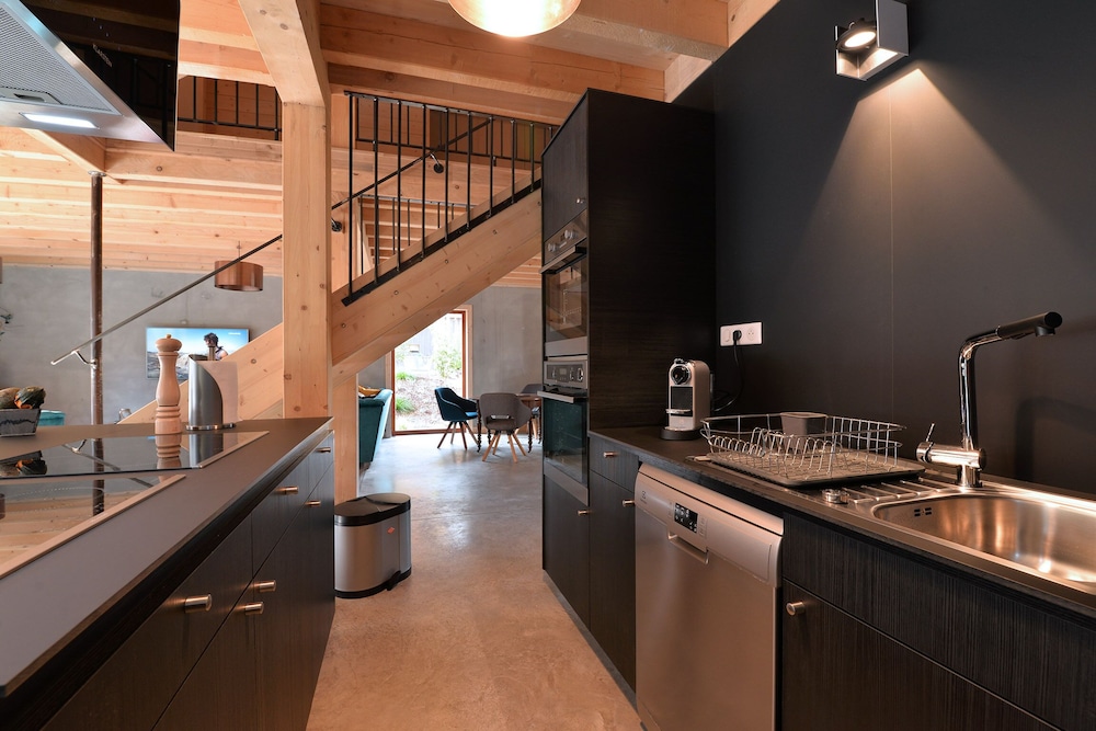 Les Granges Modernes casa vacacional con piscina Bruebach — kitchen