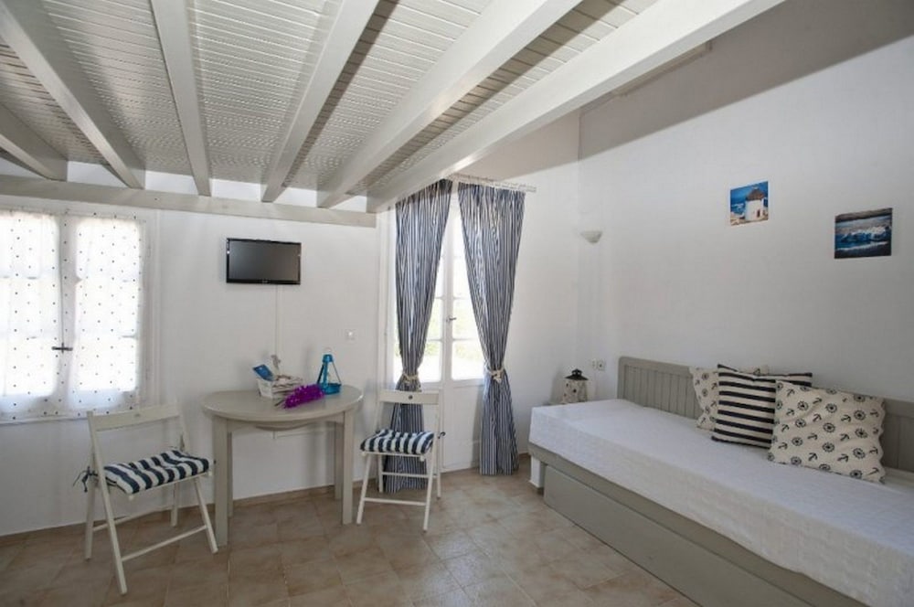 Gryparis Club Apartments
