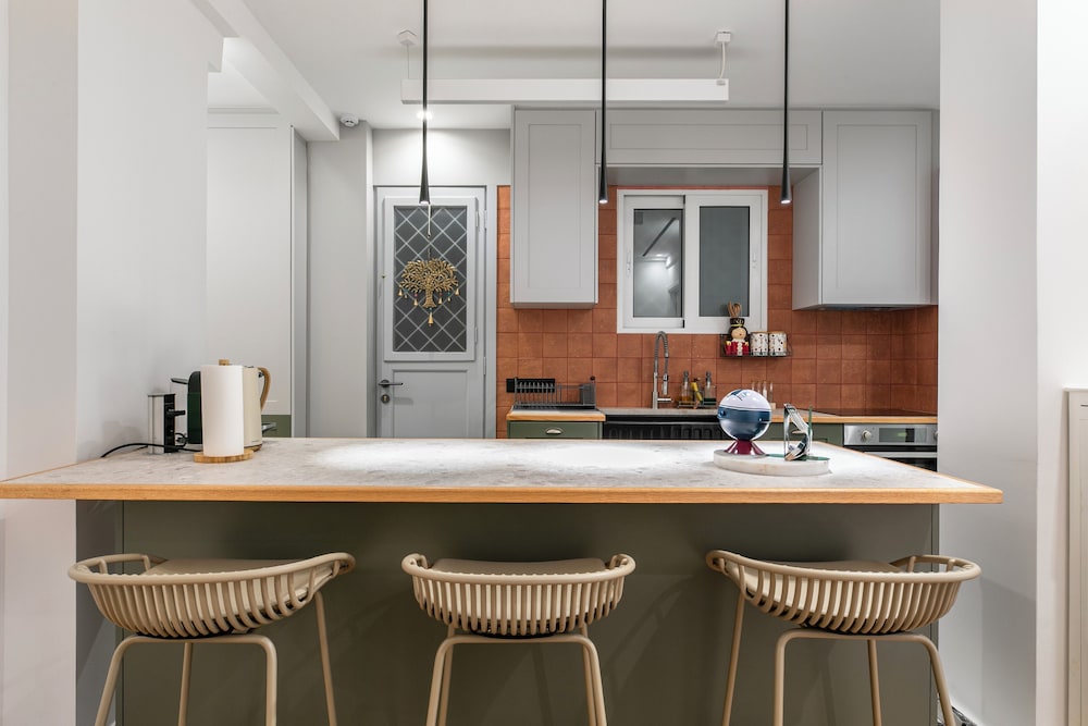 Elysia - 2-Br Apt & Balcony in Athens