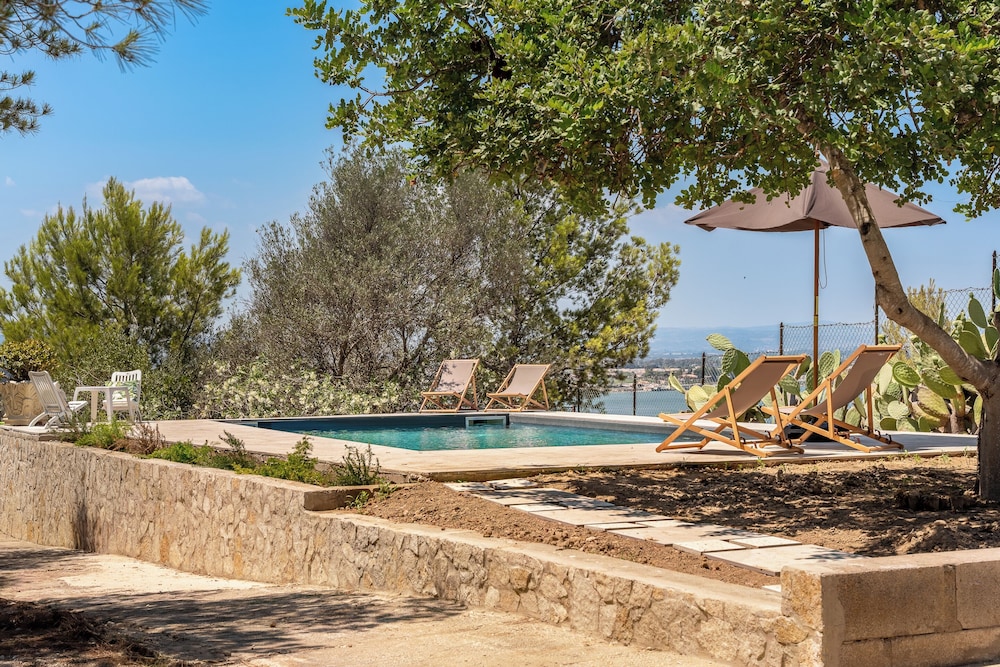 Galatea e Giardino delle Esperidi apartments with pool by Wonderful Italy