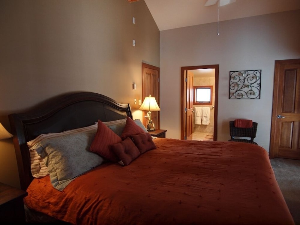 Mountain Town Properties Grey Wolf 5 - Image 4