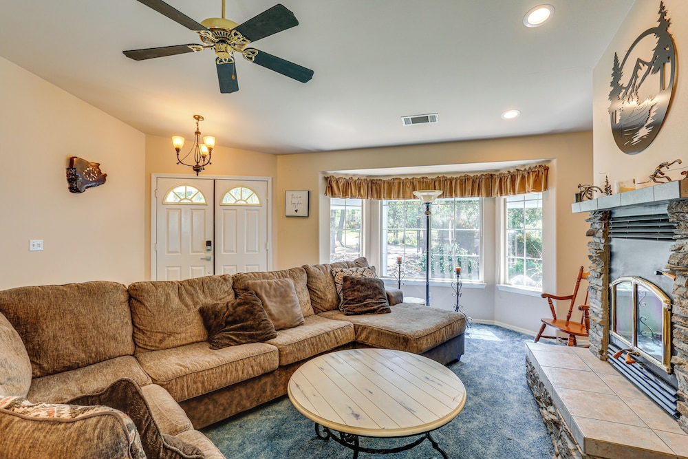 10 Mi to Redding: Serene Escape w/ Spacious Yard!