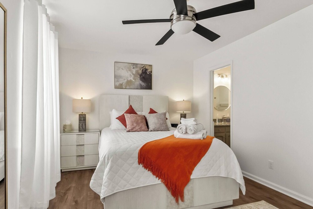 Day Dreamer Minutes to Stadium With Fire pit and Parking