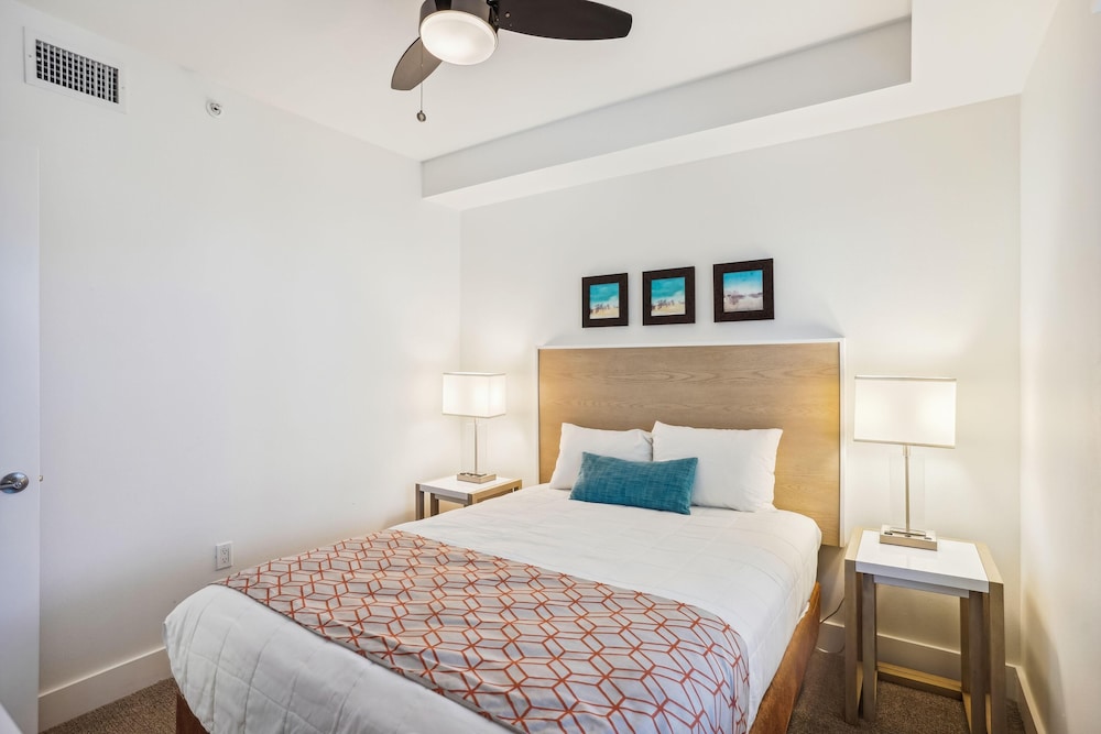 Oceana 301 East