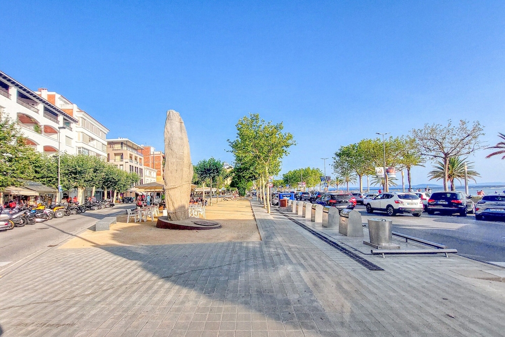 Apartment in Roses Near Playa de Roses Beach