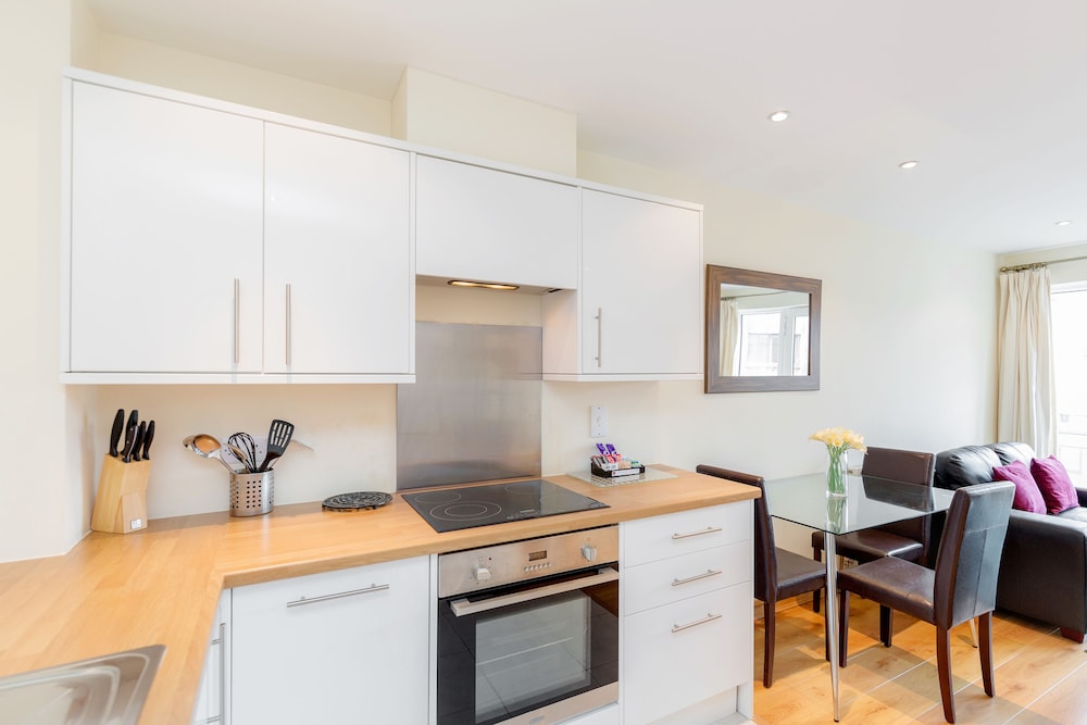 Guildford Vacations - Roomspace Apartments -Westnye House - Property Image 10