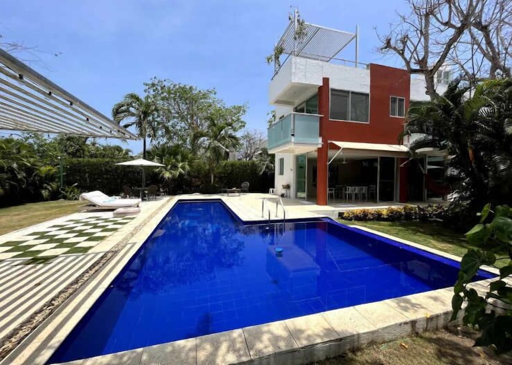 NOK Luxury 4BR Pool Villa in Manzanillo Cartagena