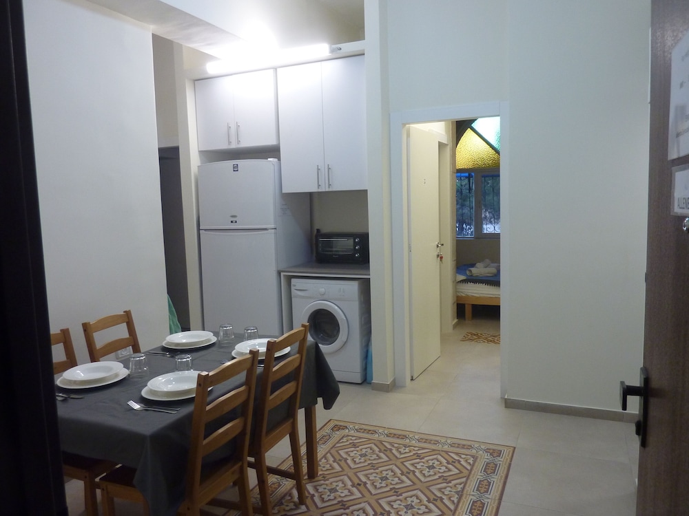 Allenby 2 Bed & Breakfast