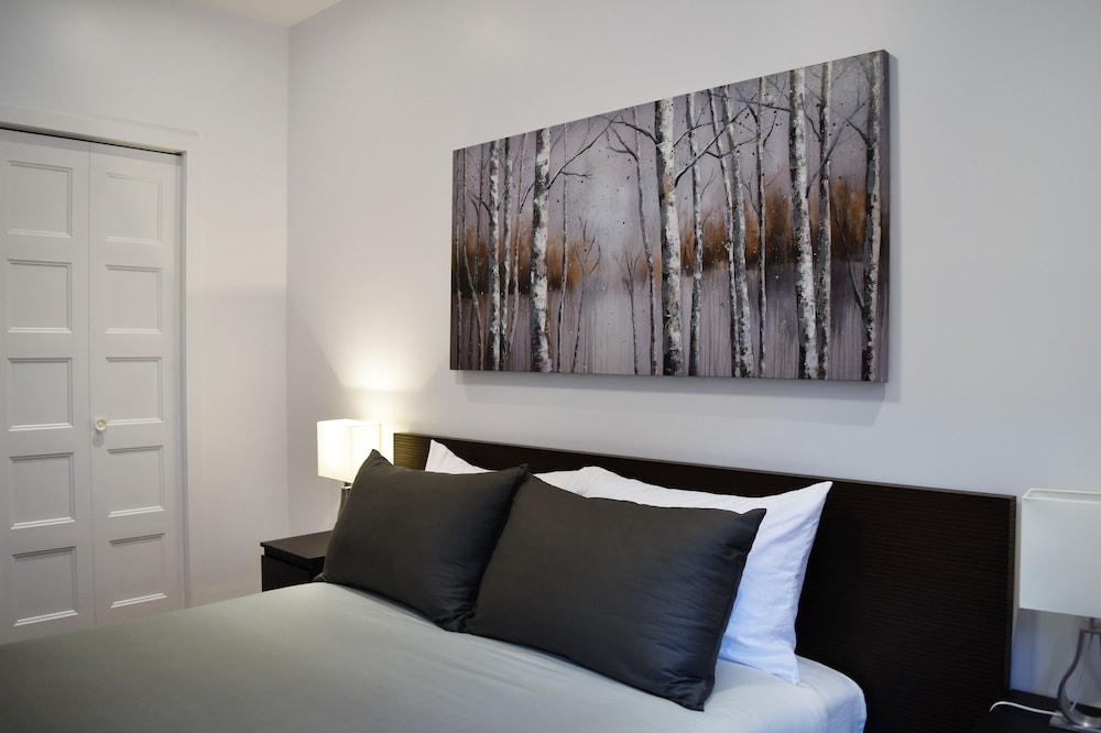 LMVR - LuxApt 3 - 7 bedrooms 2 bathrooms