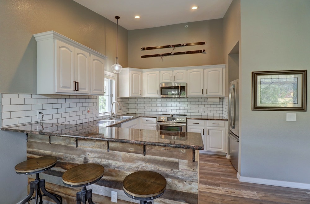 Summit County Vacations - Newly Renovated, Slope-Side Walk-In Walk-Out, Top Floor, Views of Ten Mile Range - ER4 by Redawning - Property Image 21