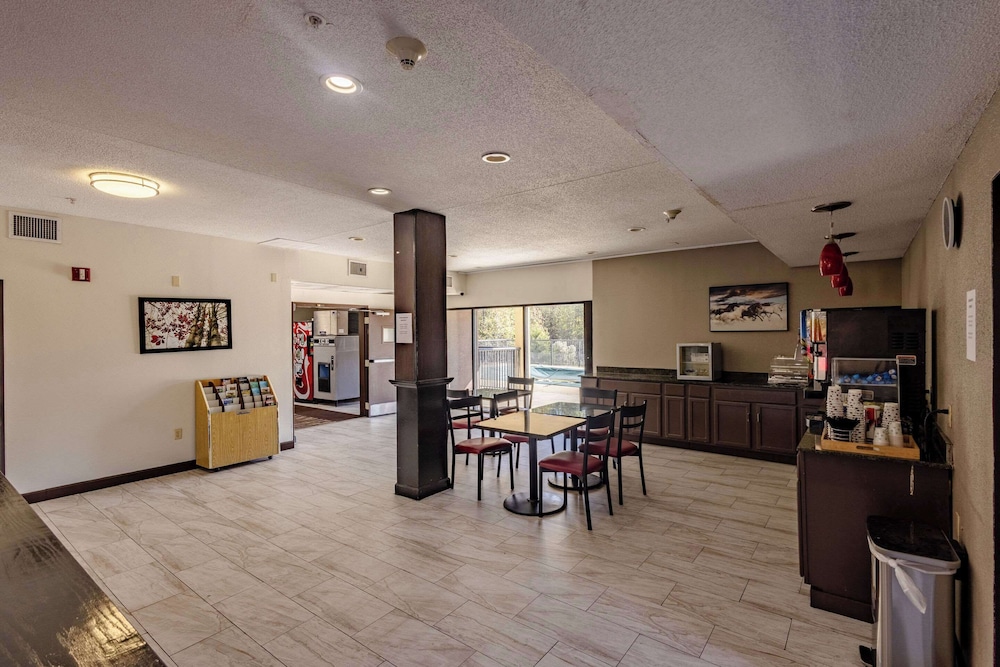 Clarion Pointe