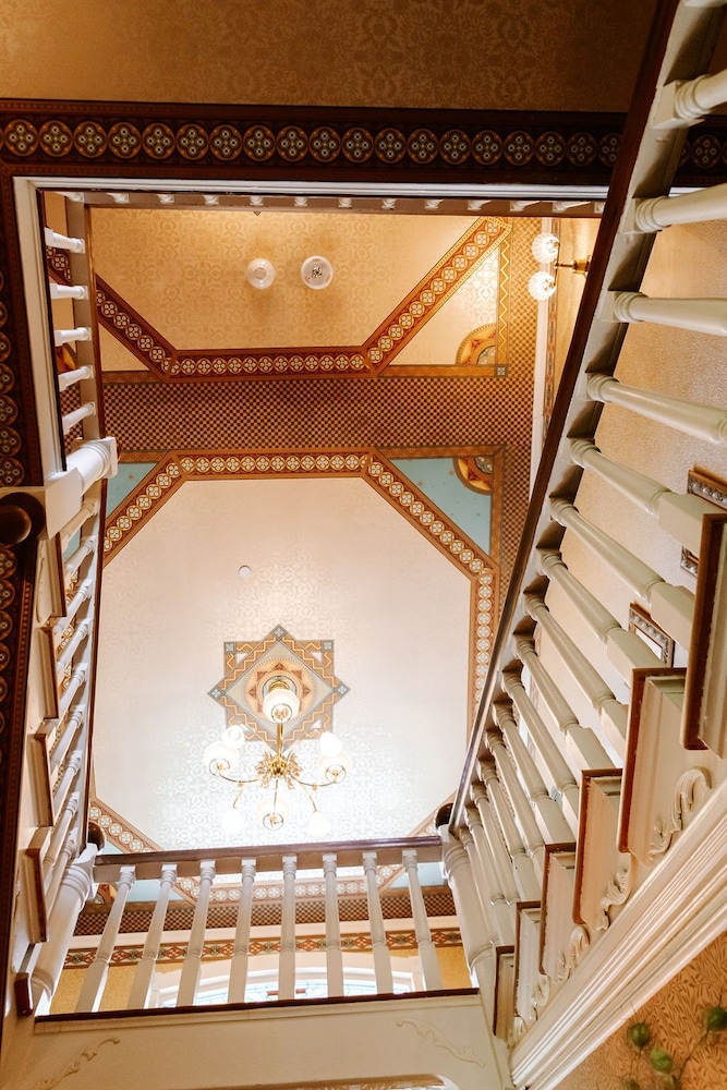 Calderwood Inn