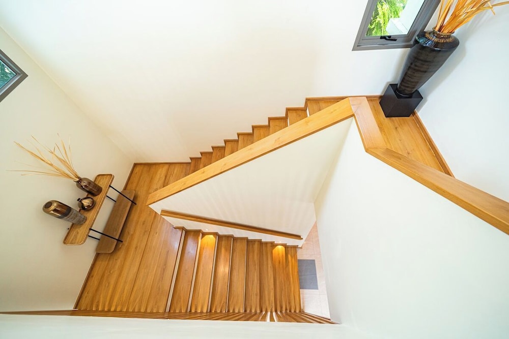 Teak 5BR Pool Villa Bang Tao + Airport Shuttle